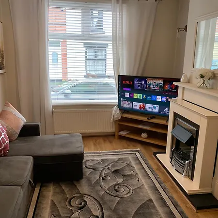 Stylish Home Near Shopping Plus Dining - Book Summer Stays Now Nottingham Exterior photo
