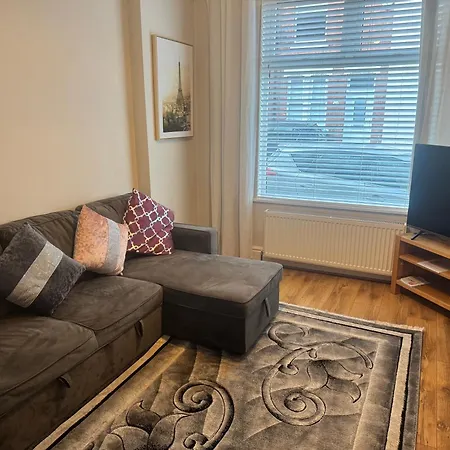 Stylish Home Near Shopping Plus Dining - Book Summer Stays Now Nottingham Exterior photo