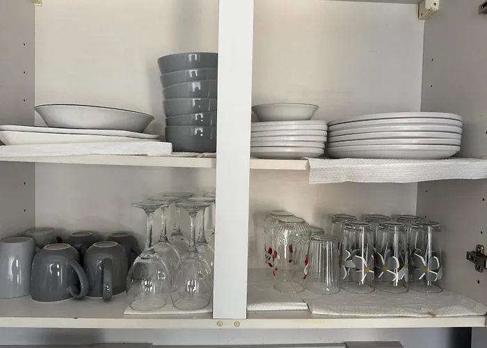 Stylish Home Near Shopping Plus Dining - Book Summer Stays Now