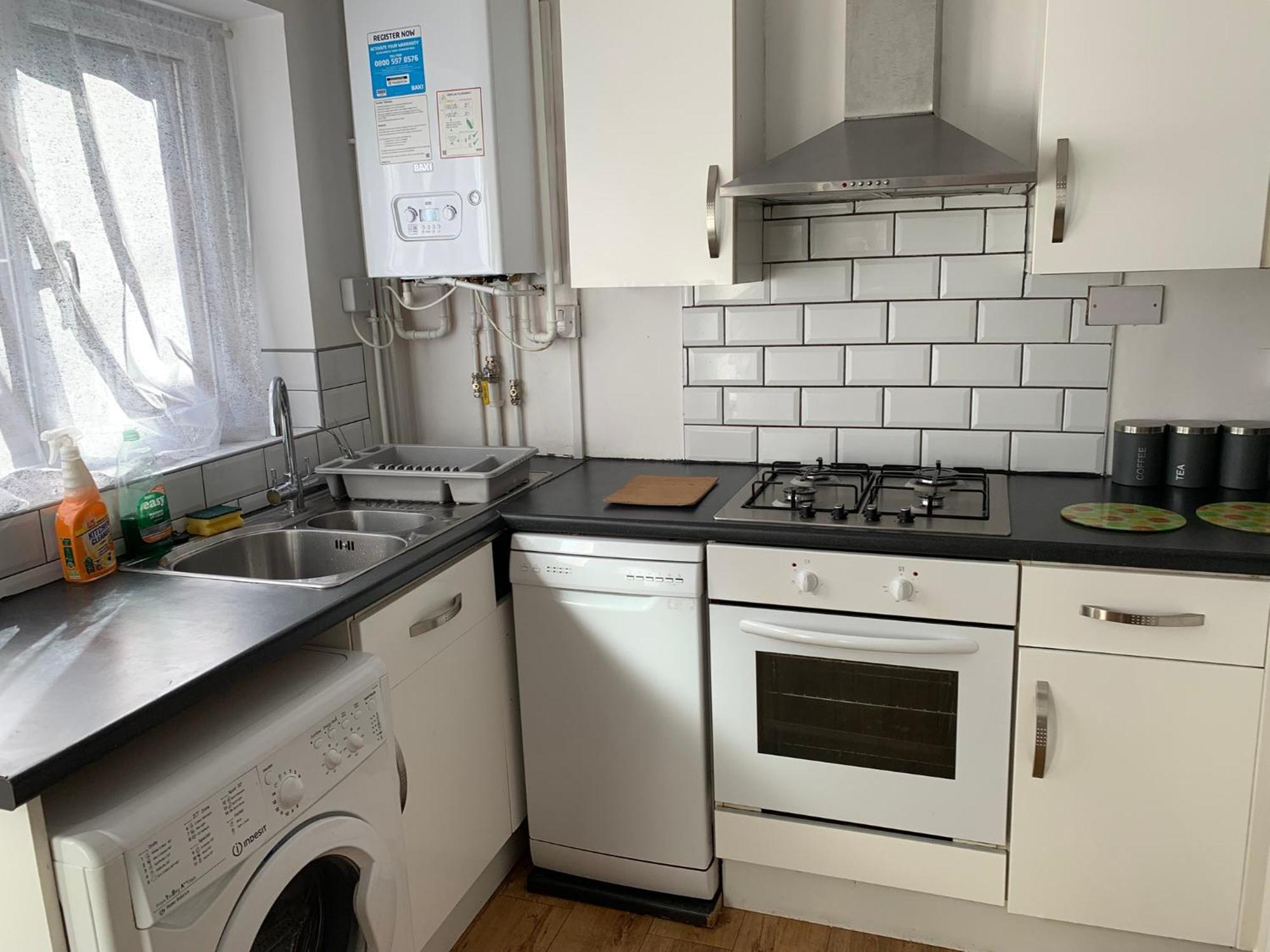 Stylish Near Shopping Dining - Book Summer Now Nottingham