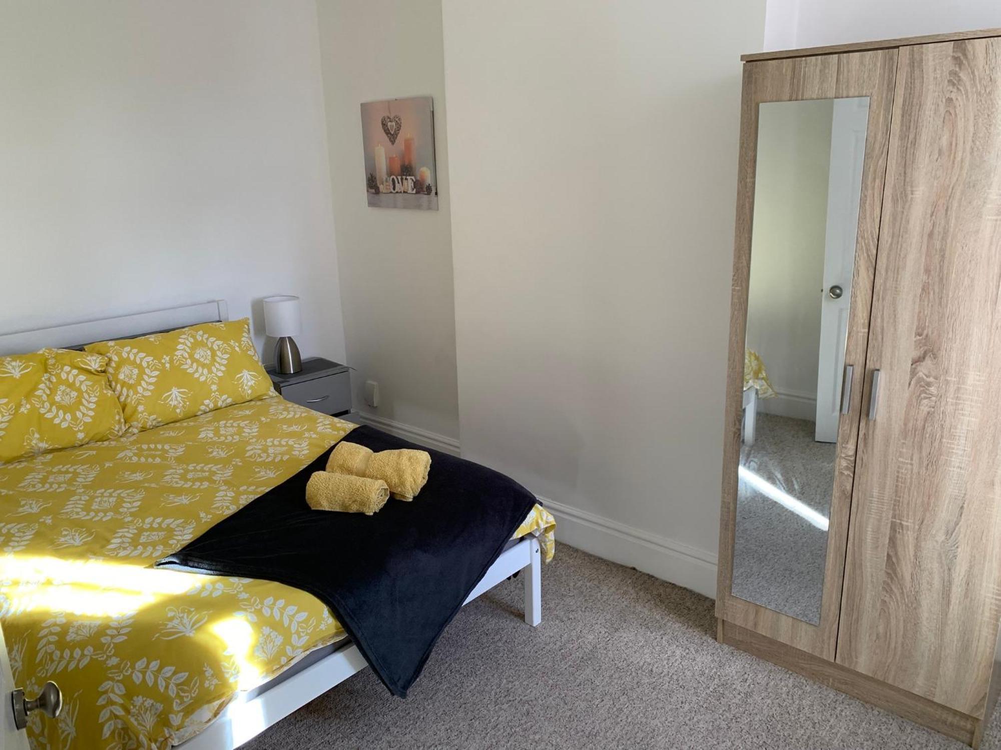 Stylish Near Shopping Dining - Book Summer Now Holiday home Nottingham