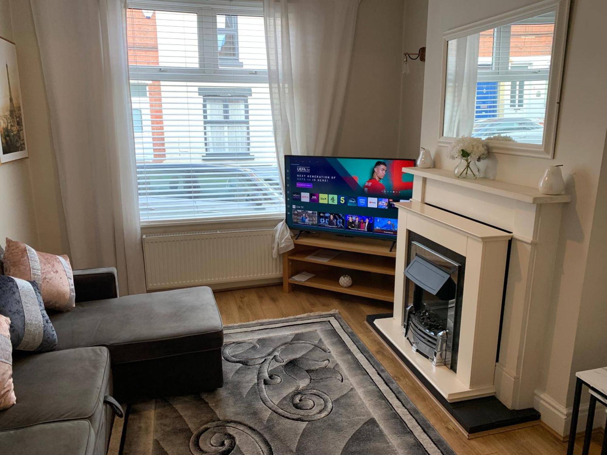 Holiday home Stylish Near Shopping Dining - Book Summer Now Nottingham