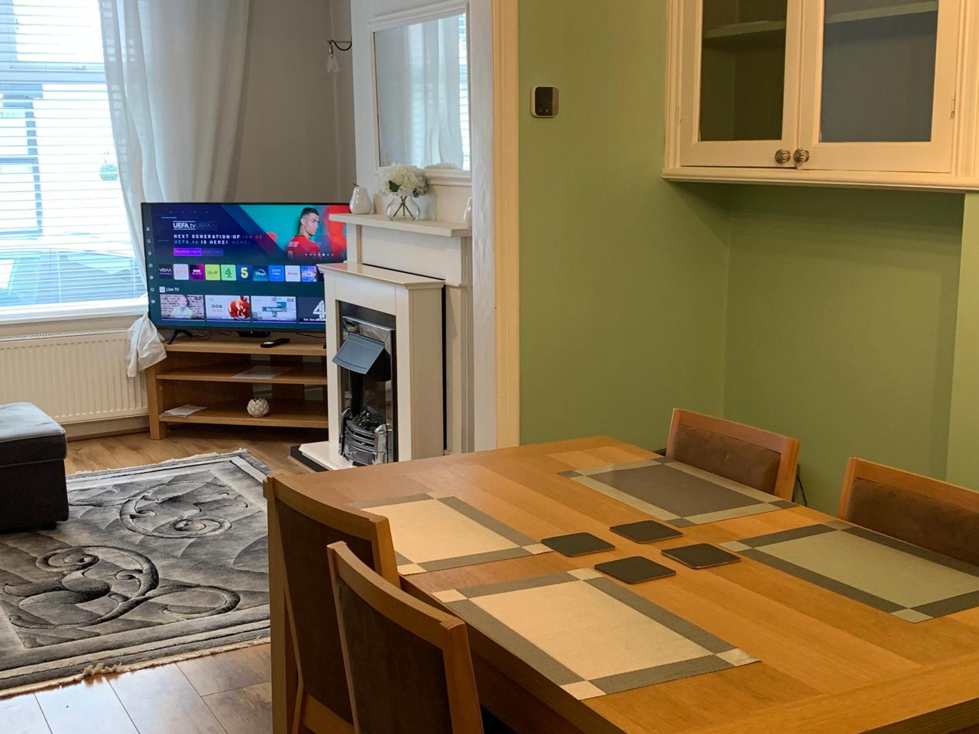 Holiday home Stylish Near Shopping Dining - Book Summer Now Nottingham