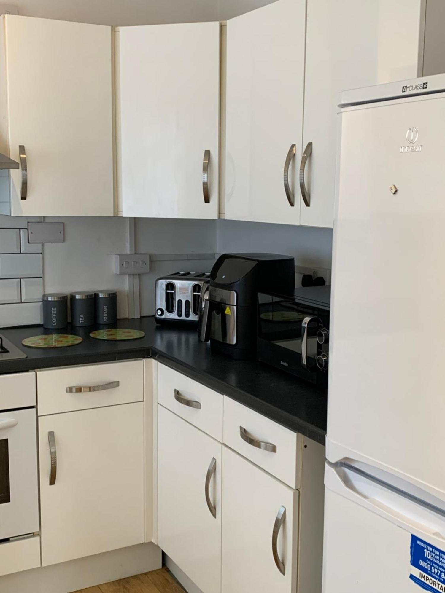 Holiday home Stylish Near Shopping Dining - Book Summer Now *
