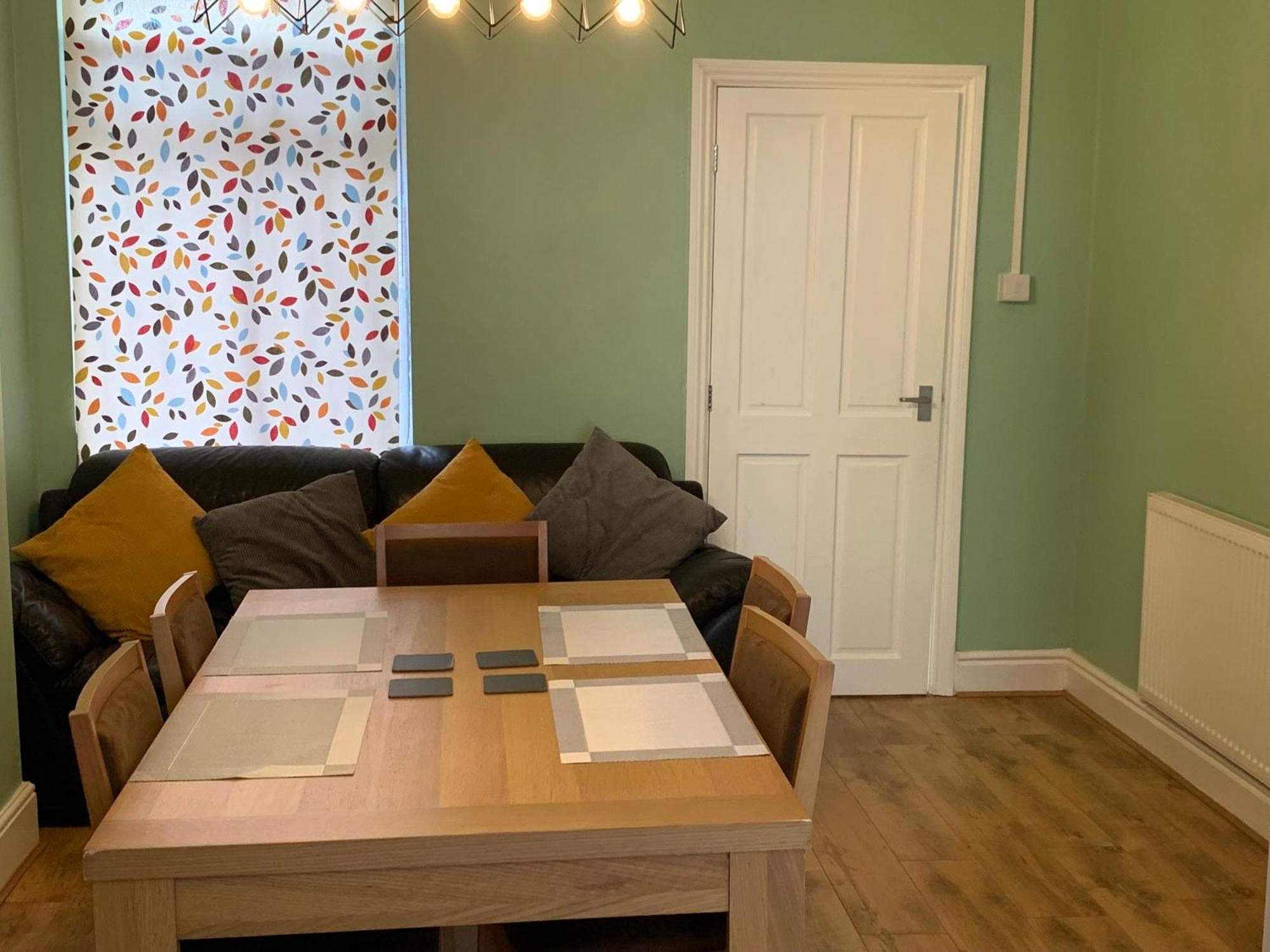 Stylish Near Shopping Dining - Book Summer Now * Nottingham