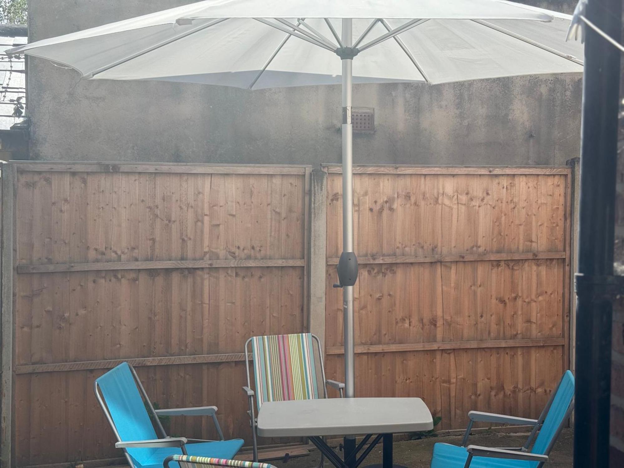 Holiday home Stylish Near Shopping Dining - Book Summer Now
