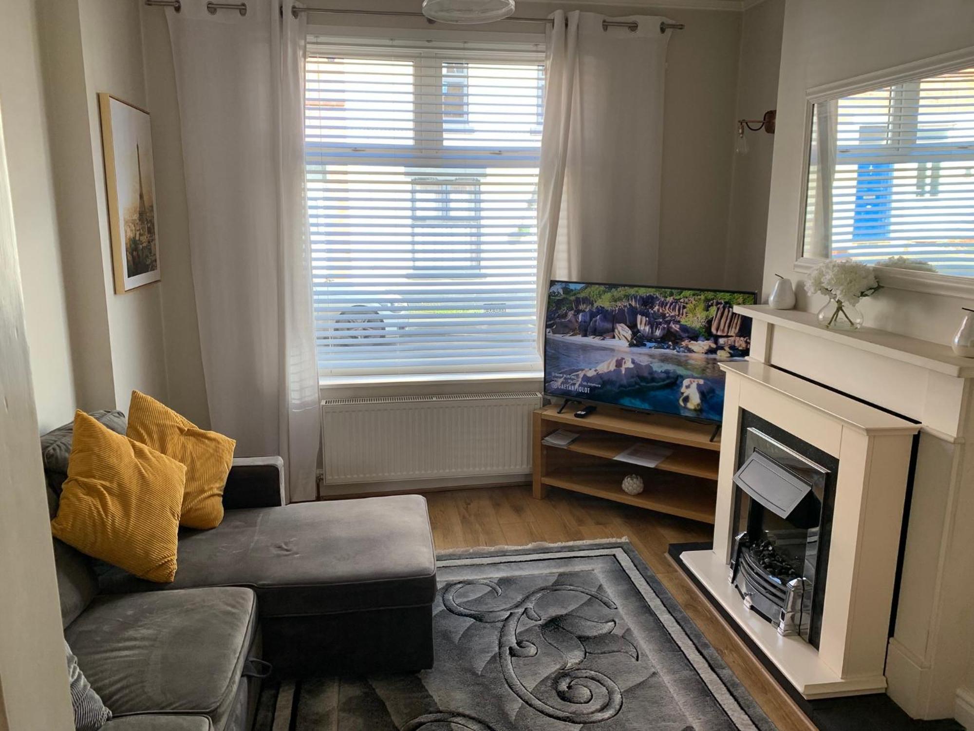 Stylish Near Shopping Dining - Book Summer Now *